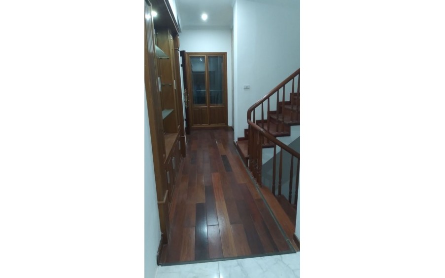 Bán nhà Phố Đông Tác, Mới- Đẹp42m2, 6 tầng,mặt tiền 5 m,8.8 tỷ.Phố Vip,Gần ô tô.